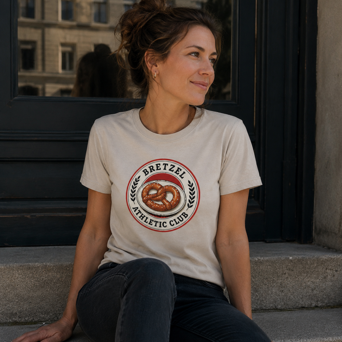 Une femme avec t-shirt Bretzel Athletic Club
