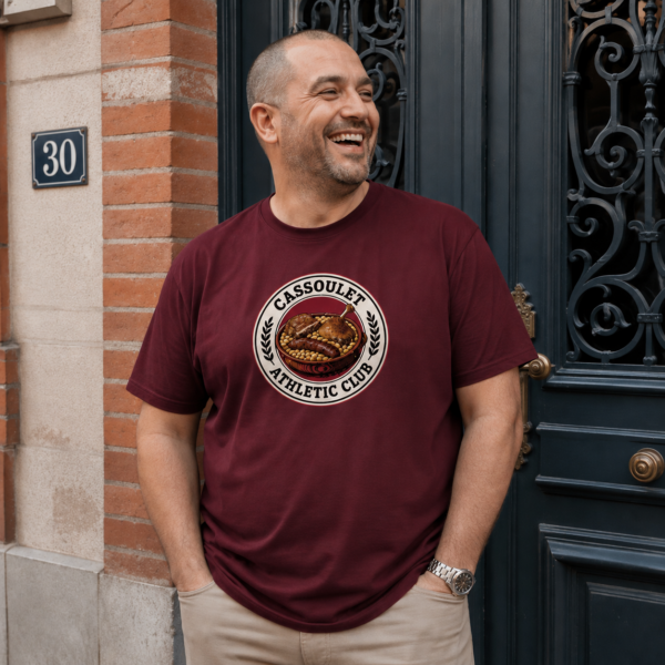un homme portant le t-shirt Cassoulet Athletic Club