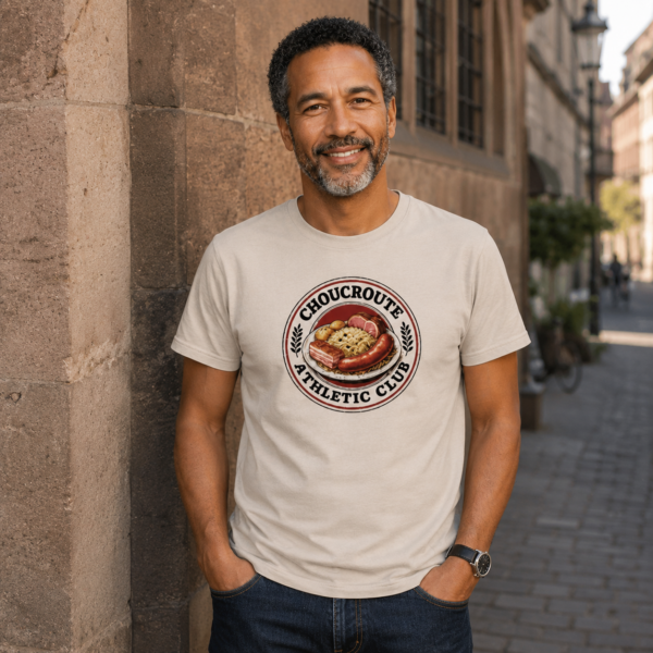 Un homme qui porte t-shirt Choucroute Athletic Club