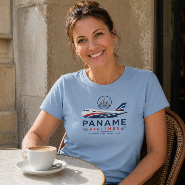 Une femme portant un t-shirt paname Airlines