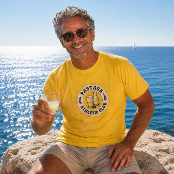 Homme au soleil avec le t-shirt Pastaga Athletic Club