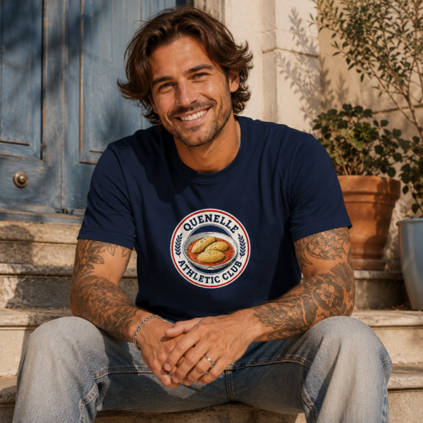 Homme avec un t-shirt Quenelle Athletic Club