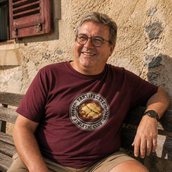 Homme mûr avec un t-shirt Tartiflette Athletic Club