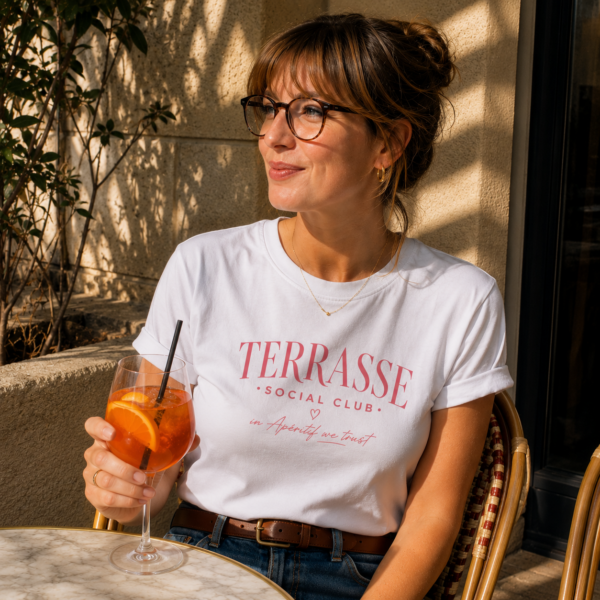 Femme avec un tshirt Terrasse Social Club