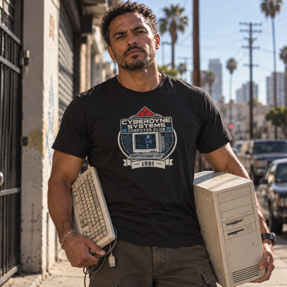 T-shirt noir Cyberdyne Systems Computer Club porté par un homme